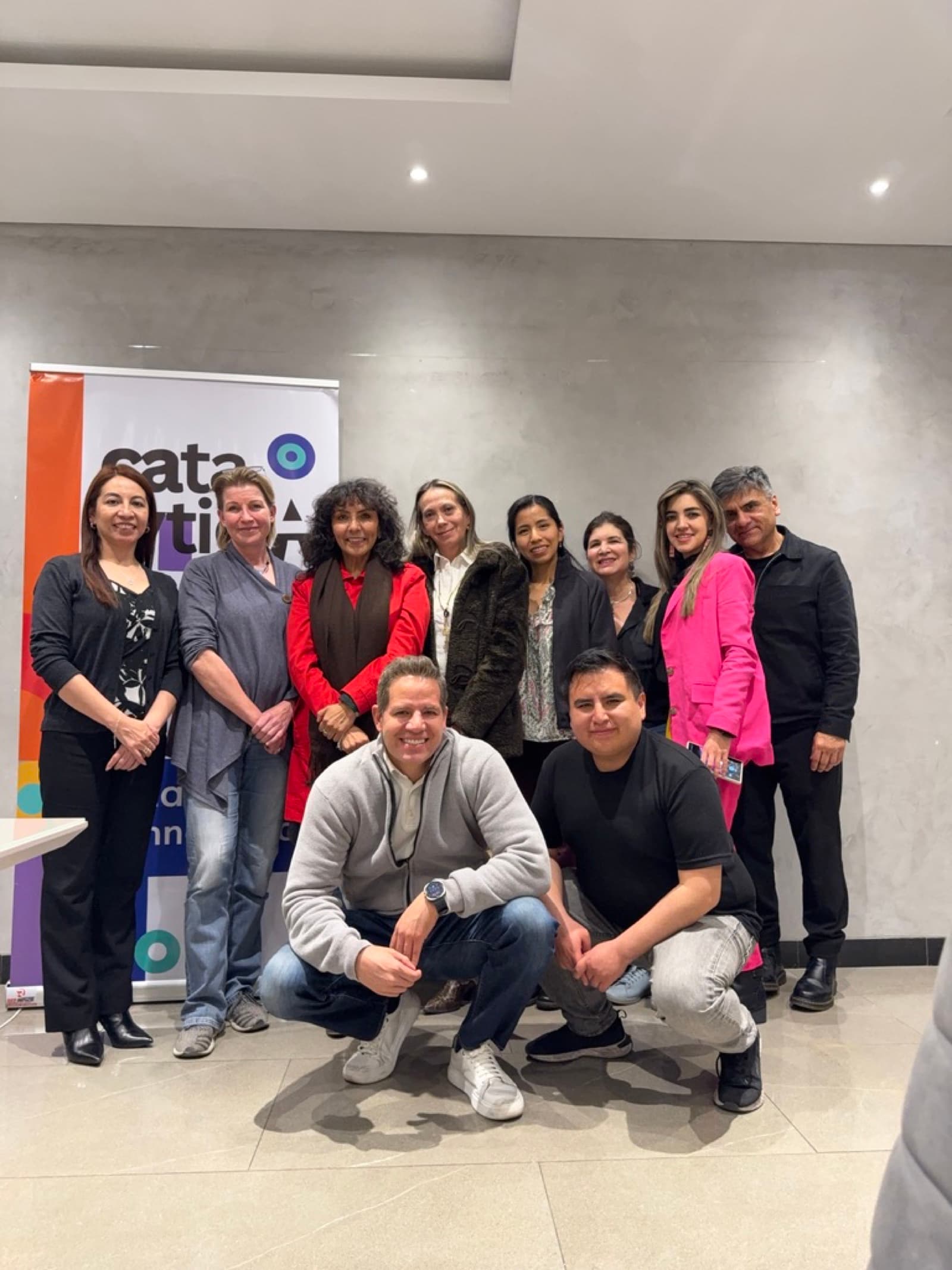 Luis Albornoz with InnovaImpacto participants in Bolivia