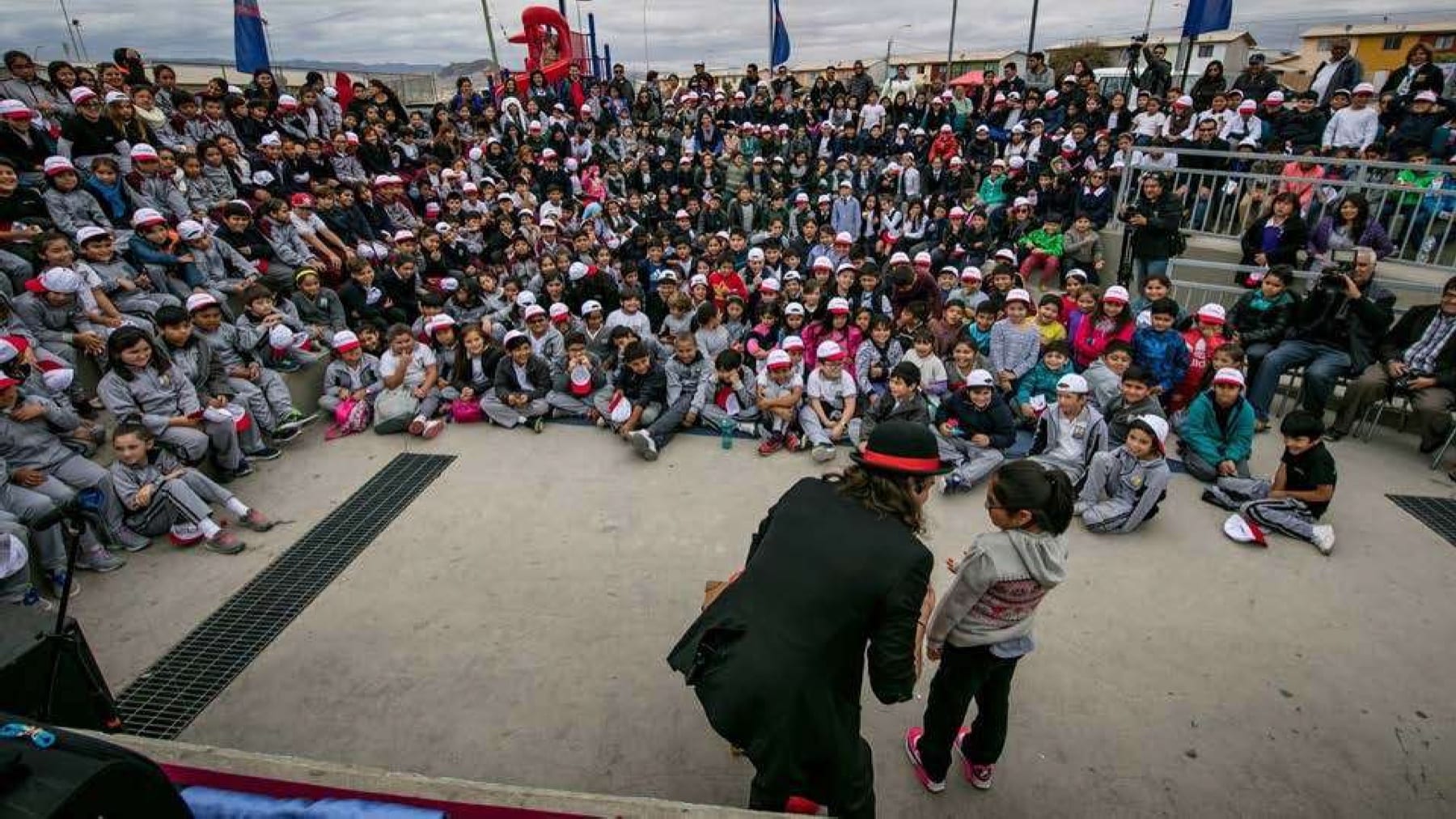 Actividad del Festival Atacamagica con una comunidad escolar de Atacama