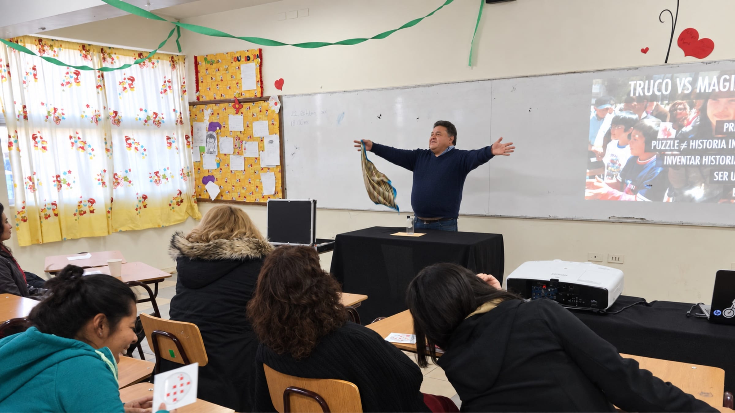 Actividad de Imaginno con docentes en una sala de clases