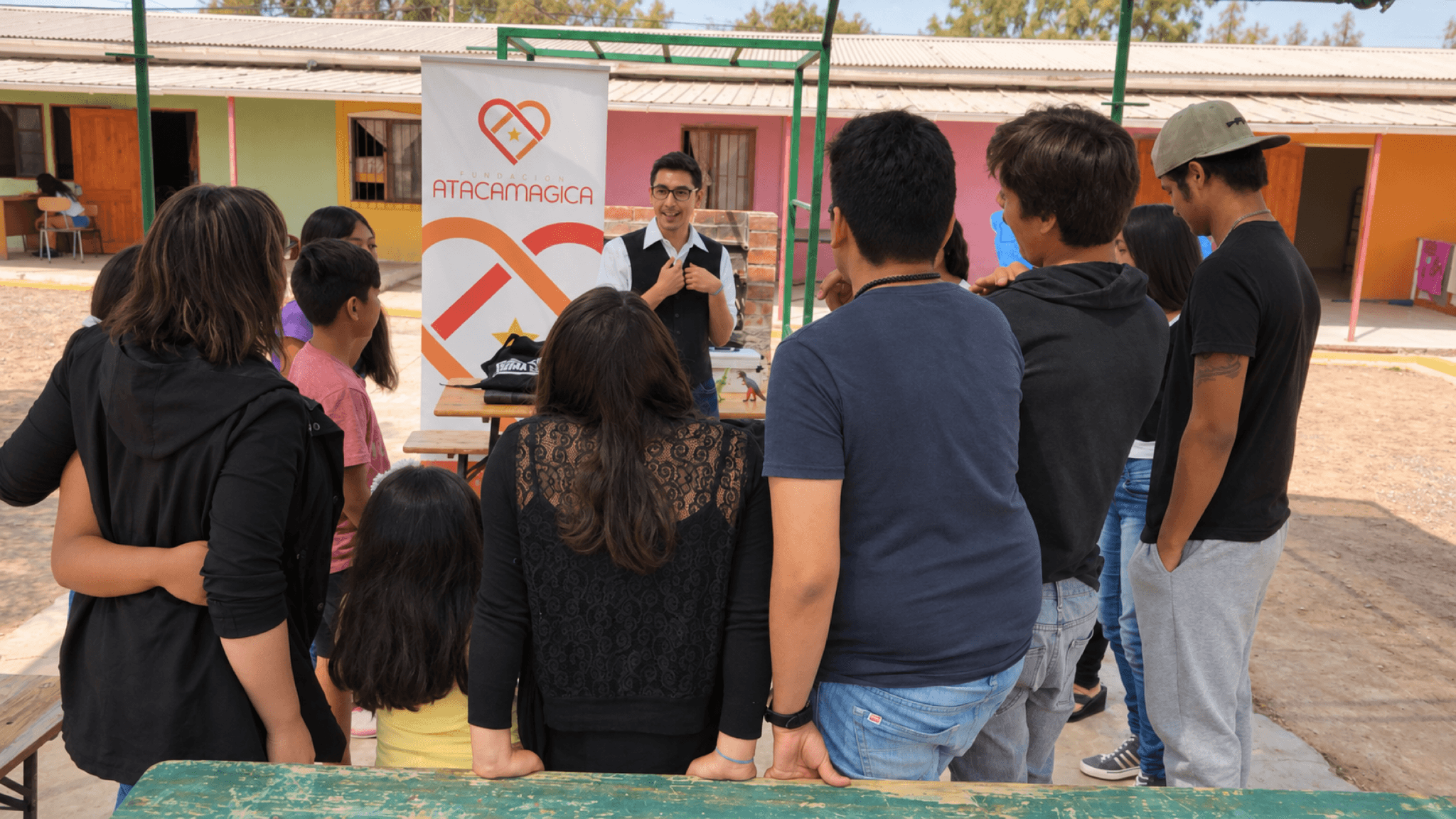 Taller de ilusionismo de Reuniones mágicas con niñas, niños y jóvenes